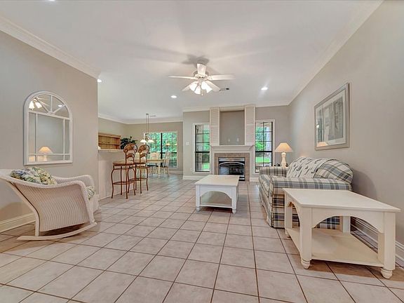 3rd image of 151 Quarry Ln