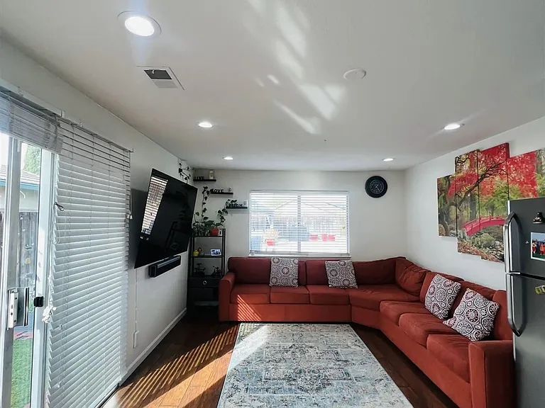 5895 Woodbine Pl — Photo 11