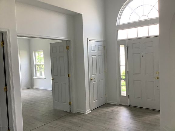 5th image of 15 Wycliffe Dr