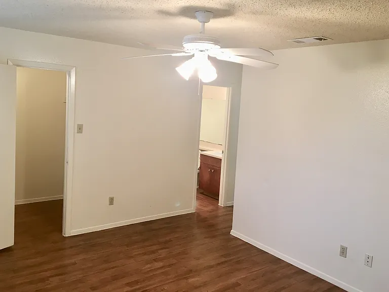 2305 Rising Sun Cv #B — Photo 1