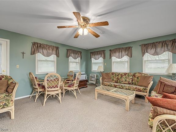 5th image of 9778 Sunny Ln
