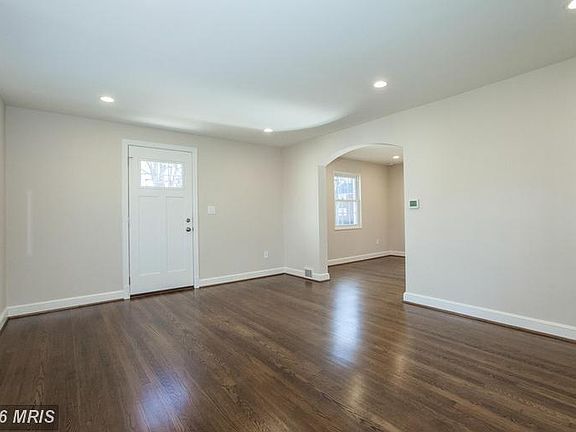 5th image of 102 N Wakefield St