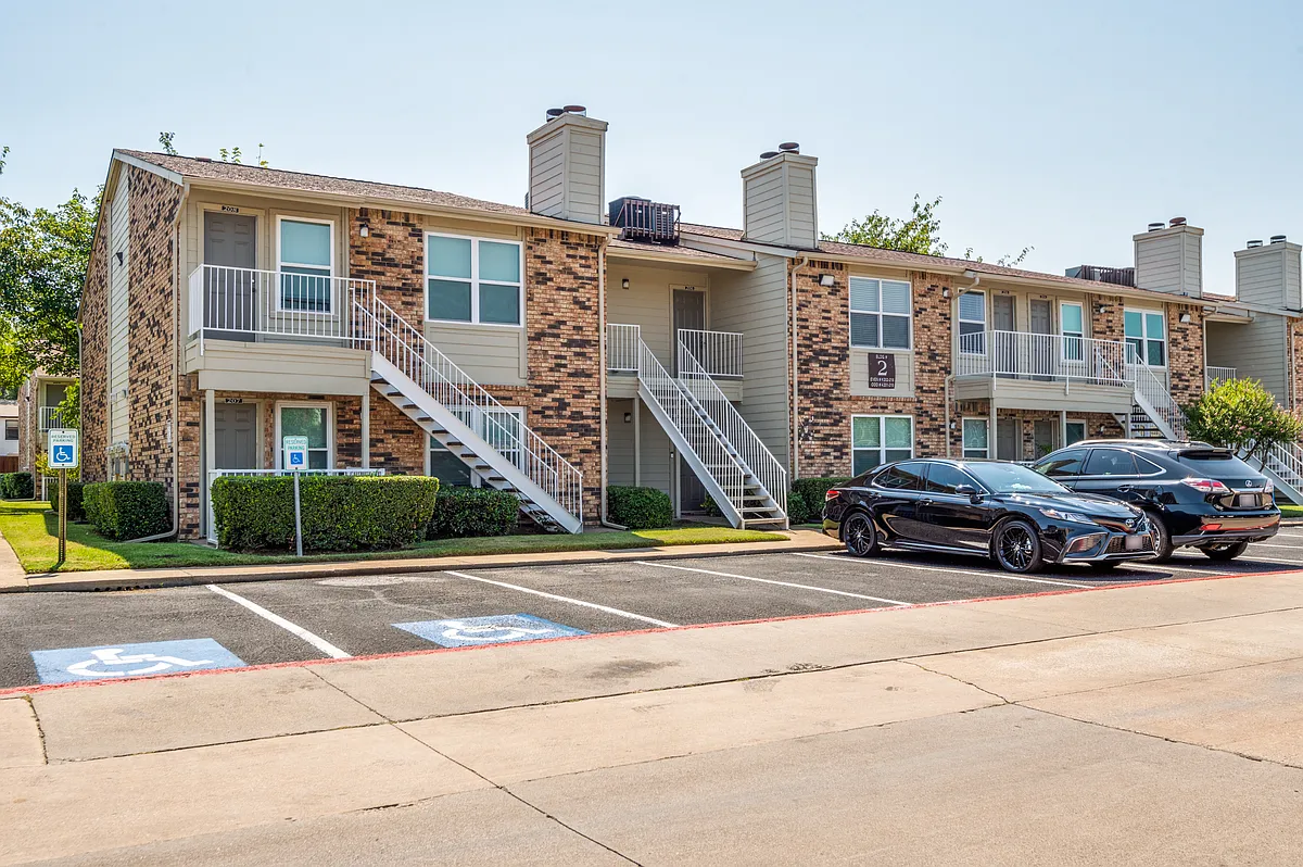 Building Photo - 2200 Trinity Mills Rd #206