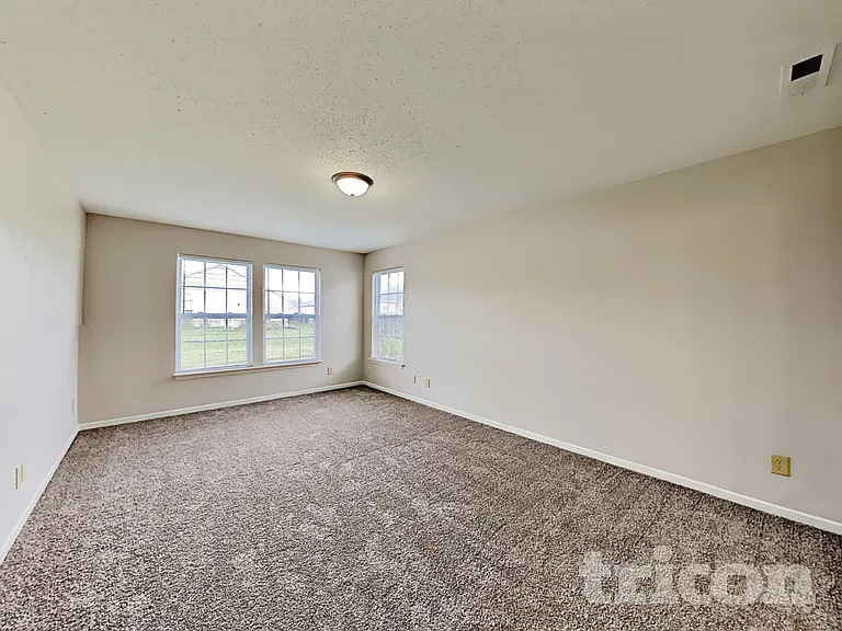 746 Streamside Dr — Photo 7