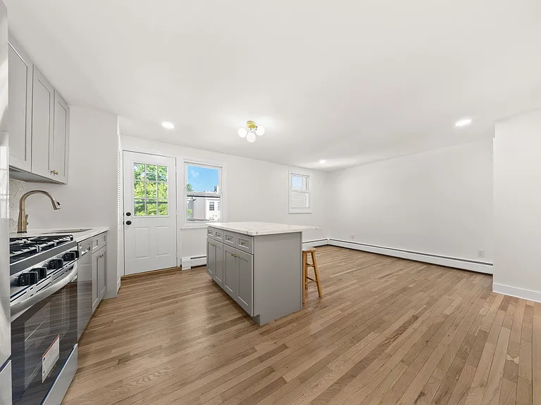 211 New York Ave #2 — Photo 7