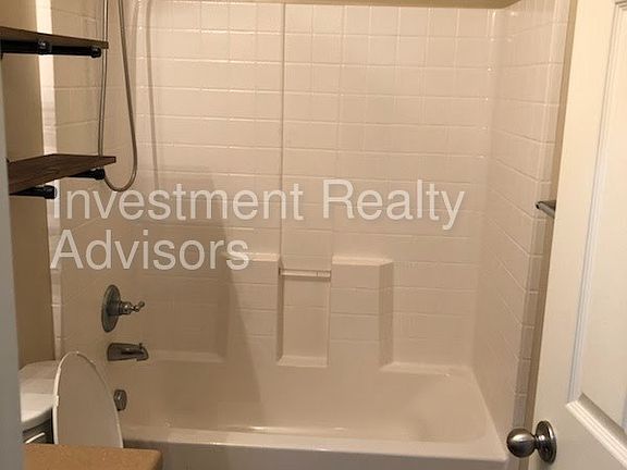 4th image of 429 W Broome St