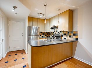 819 Hamilton St #311, Vancouver, BC V6B 6M2