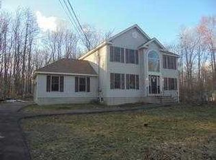 286 Shannon Dr, Long Pond, PA 18334