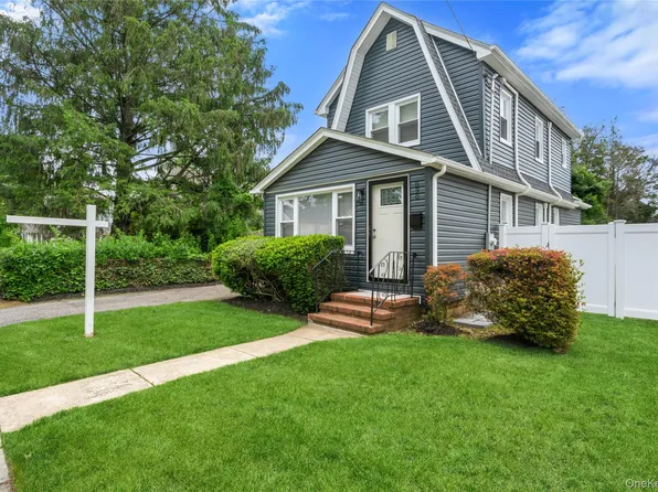 890 Kings Parkway, North Baldwin, NY 11510