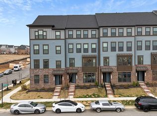 1690 Kirkman St, Dumfries, VA 22026