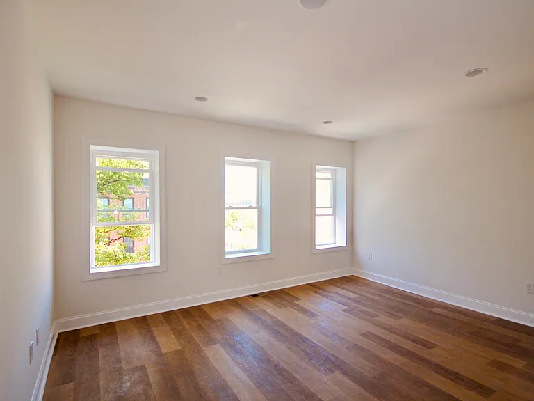 25 N Chester St — Photo 15