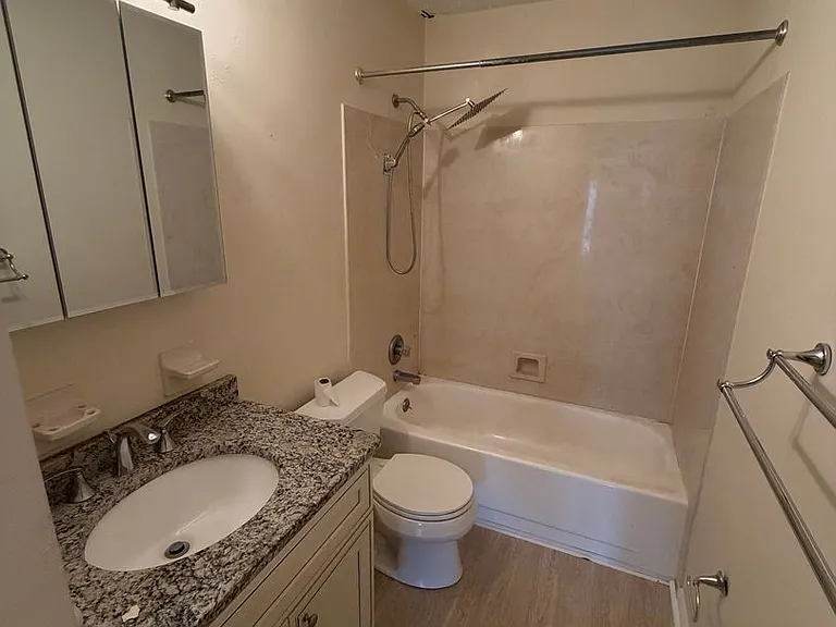 4129 Crest Manor Dr — Photo 8