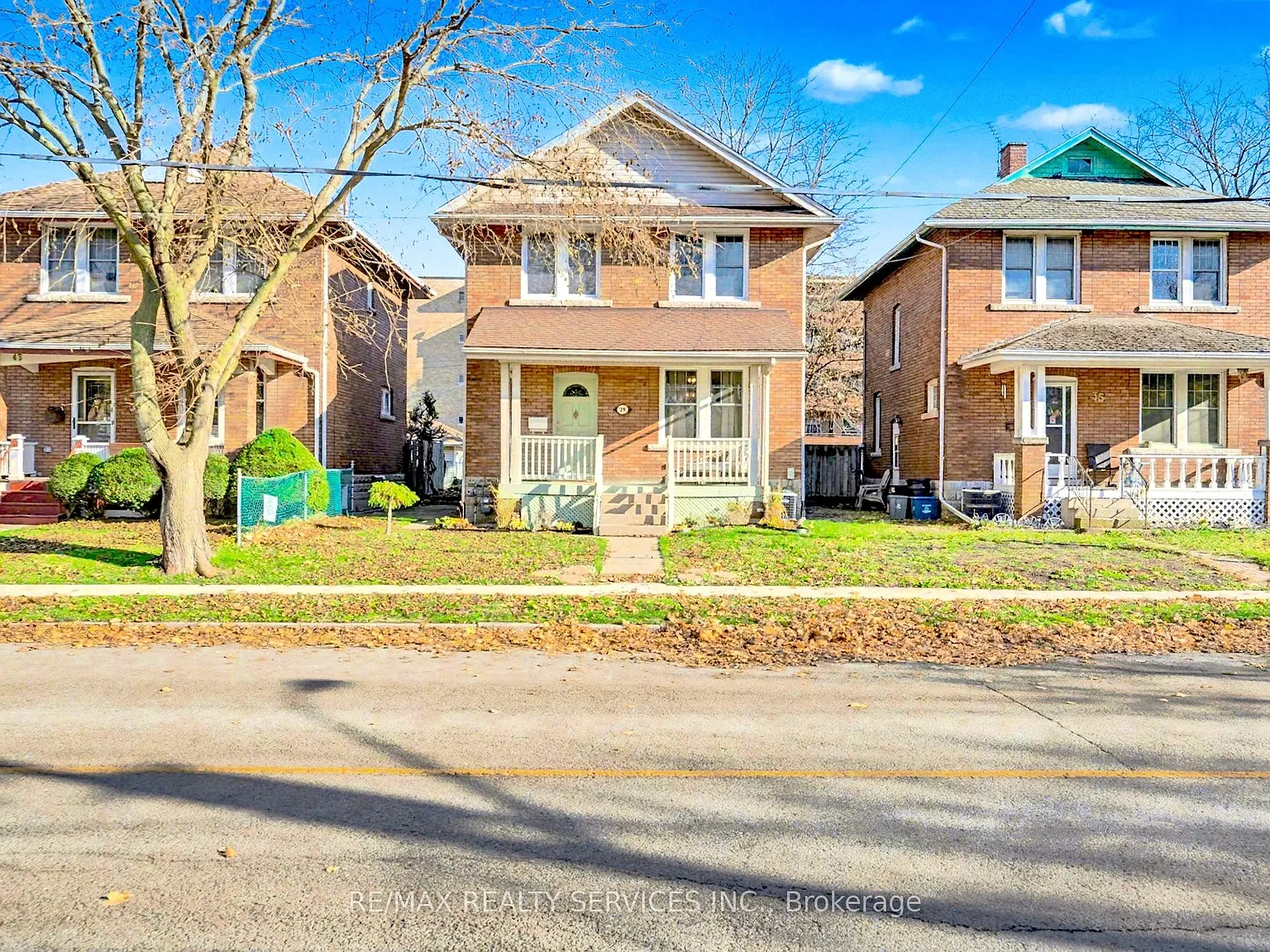 4 bed, $2,400 — Photo 1
