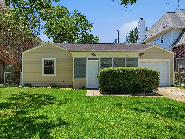 4403 Cynthia St — Photo 1