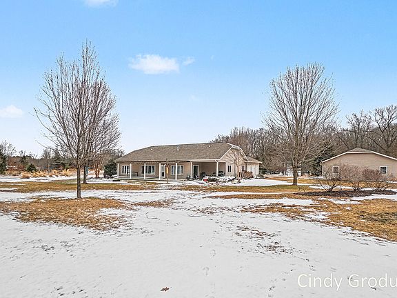4th image of 8079 Pigeon Creek Dr
