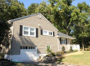 122 Squire Hill Rd, Montclair, NJ 07043