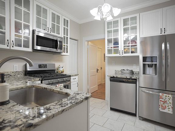 5th image of 517 Palmetto Ave