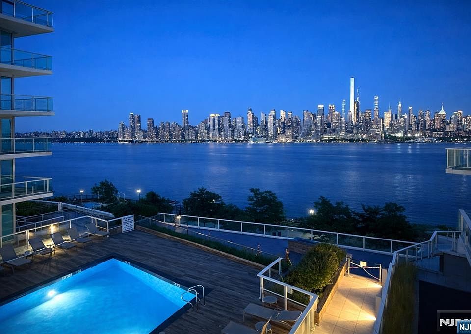 1st image of 800 Avenue At Port Imperial Blvd #517