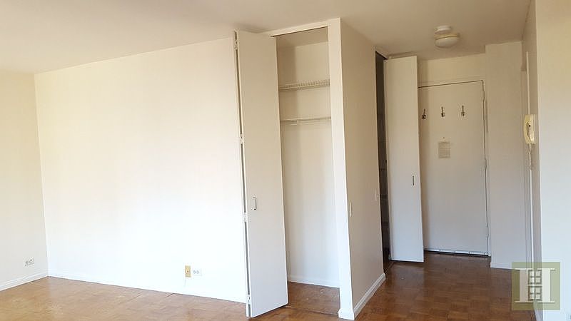 2nd image of 295 Greenwich St #9ON