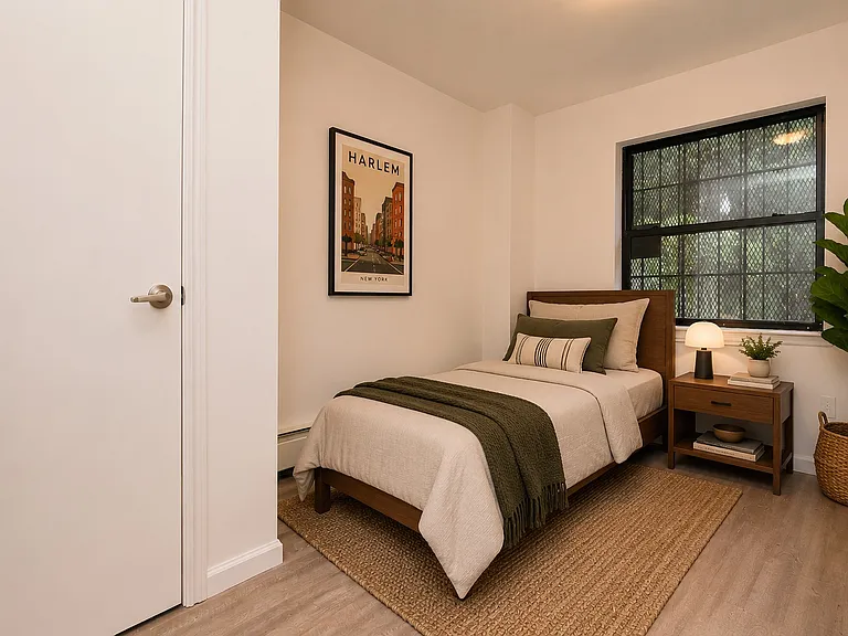 1355 Plimpton Ave #1 — Photo 4