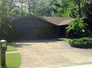 16568 N White Oaks Dr, Strongsville, OH