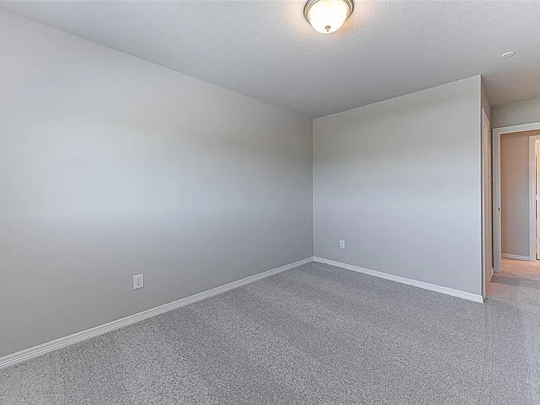8040 Scanlan Trl — Photo 14