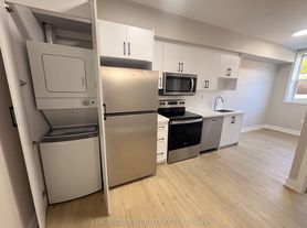 1689 Victoria Park Ave, Toronto, ON