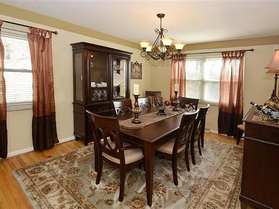 3rd image of 10538 Kenridge Dr