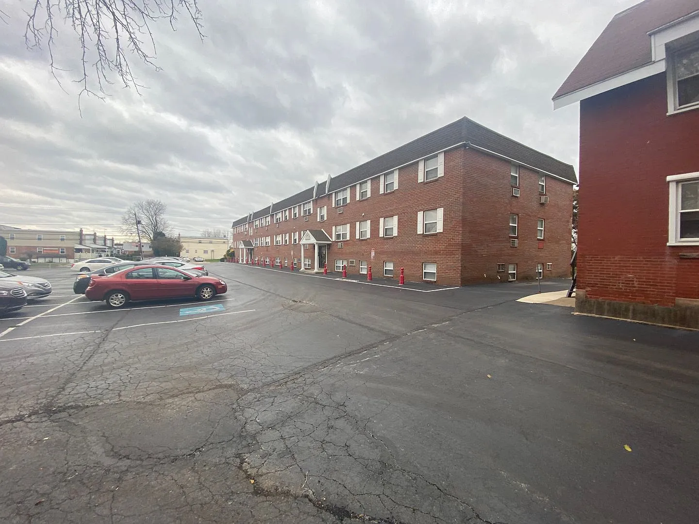 Ashland Apartments — Photo 3