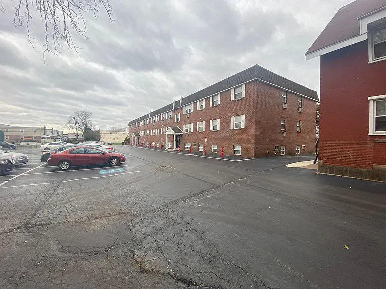 Ashland Apartments — Photo 3