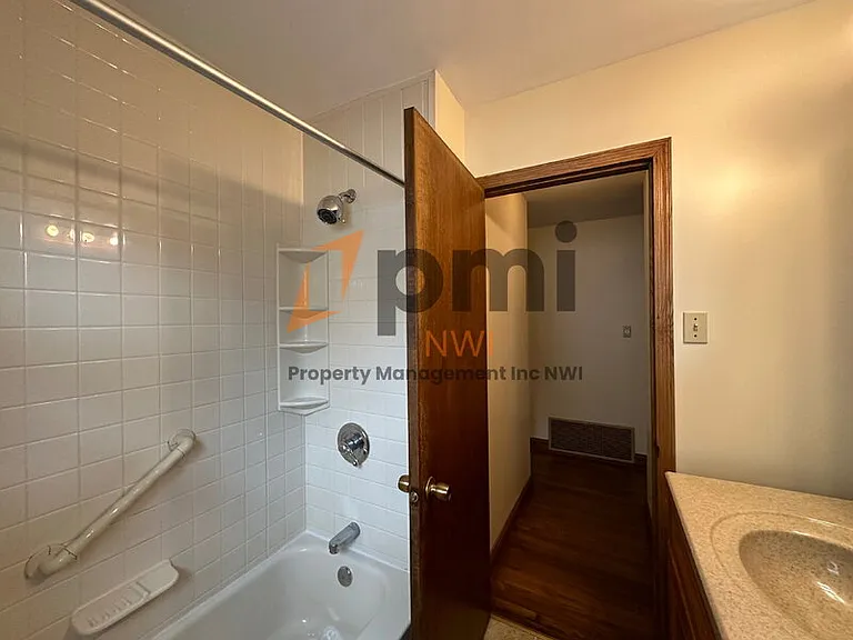 408 E Clark St — Photo 13