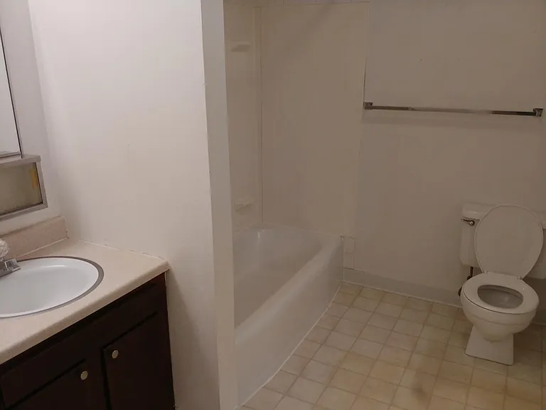 1725 Oxford Dr #2 — Photo 5