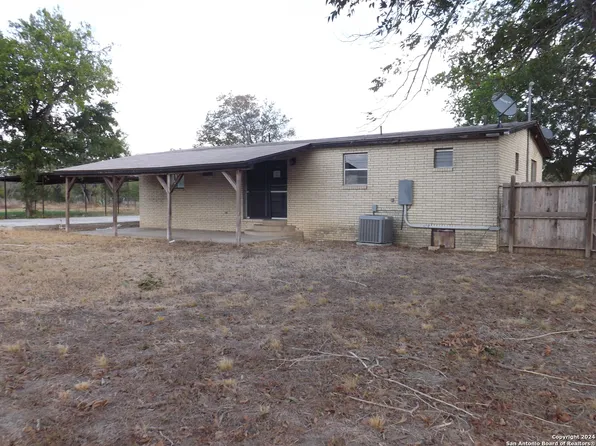 527 Dry Hollow, La Vernia, TX 78121