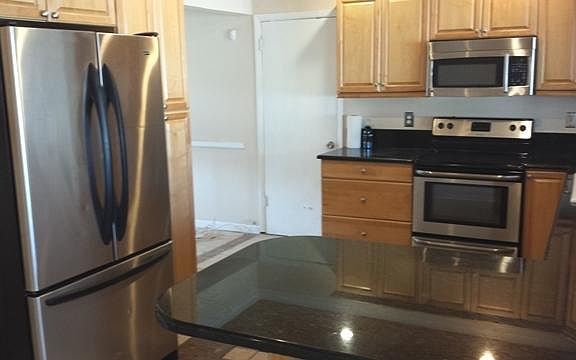 3rd image of 448 Palo Alto Dr
