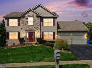 321 Braddock Dr, Etters, PA 17319