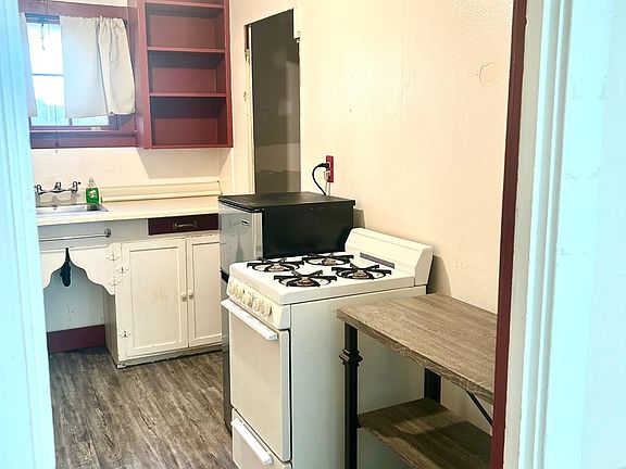 2nd image of 306B Walnut Ave