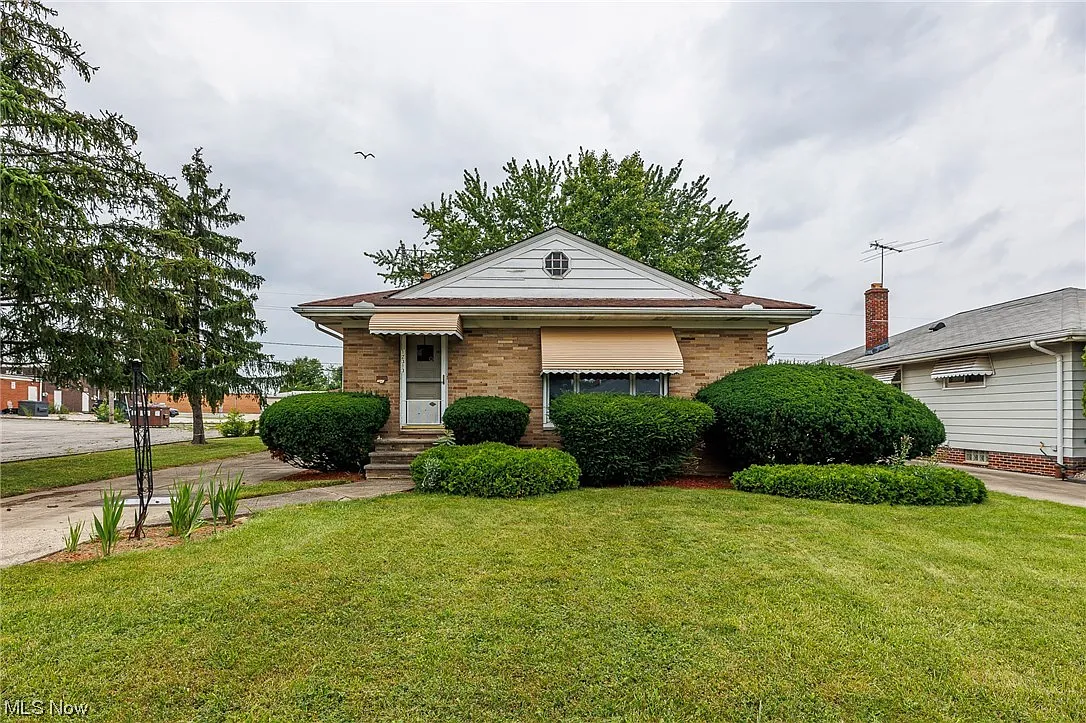 12313 Oakview Blvd photo 1