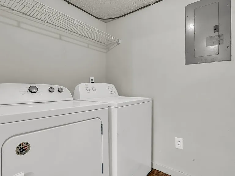 1301 Louisville St — Photo 19
