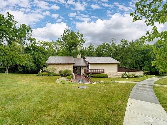 3rd image of 11 Sunnybrook Ct