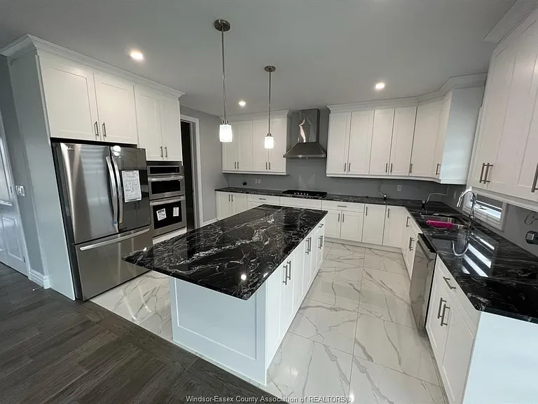319 Benson Ct — Photo 5