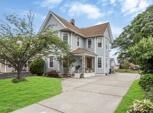 80 Smith St, Freeport, NY 11520