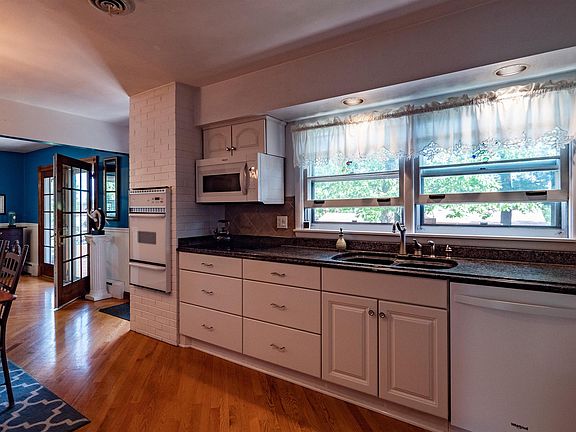 3rd image of 210 W Birdsall St