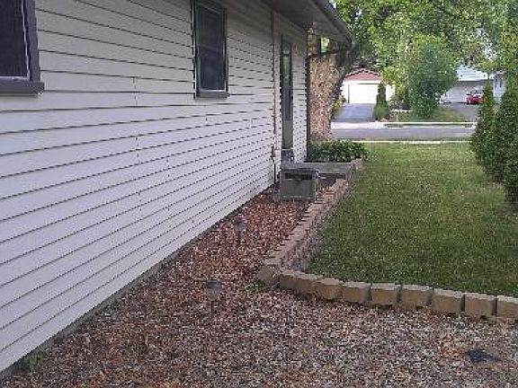 4th image of 978 Berkley St