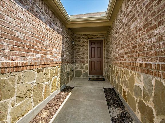 3rd image of 14806 Magnolia Ln