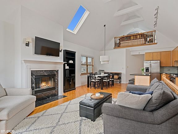 2nd image of 850 N Wood St #3
