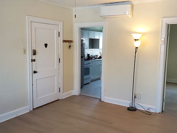 2nd image of 3703 Woodland Ave APT 6
