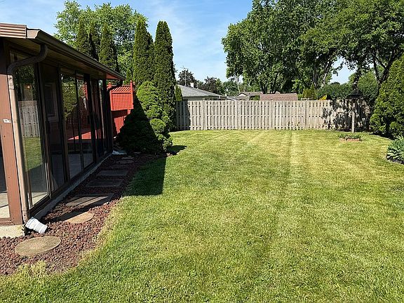 5th image of 250 Fern Dr