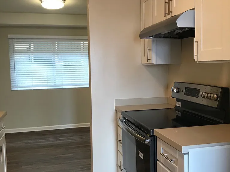 720 W Imperial Ave — Photo 2