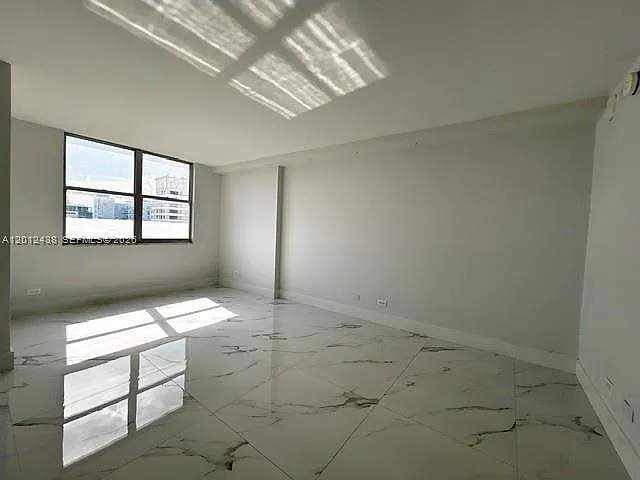 6039 Collins Ave #1033 — Photo 11