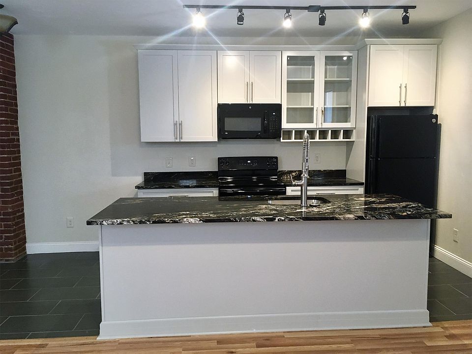 1st image of 4924 Centre Ave #8